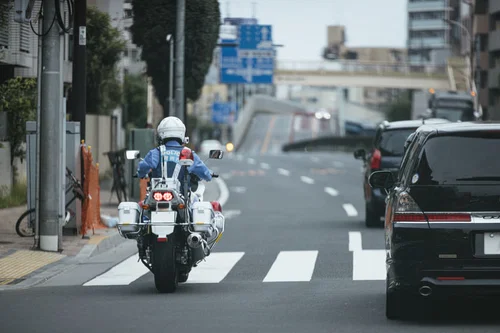道路にかかる「ゼロ」の下で高校生が交通安全を呼びかけ　9月30日は「交通事故死ゼロを目指す日」【岡山市】